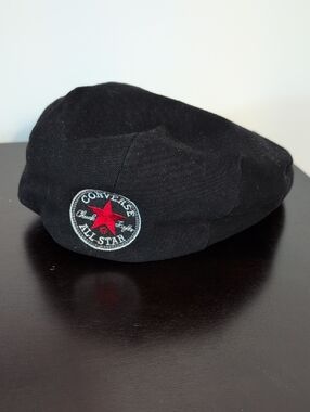 Converse Y2K Black Newsboy Fault Cap Beret with Red Star Patch Size L